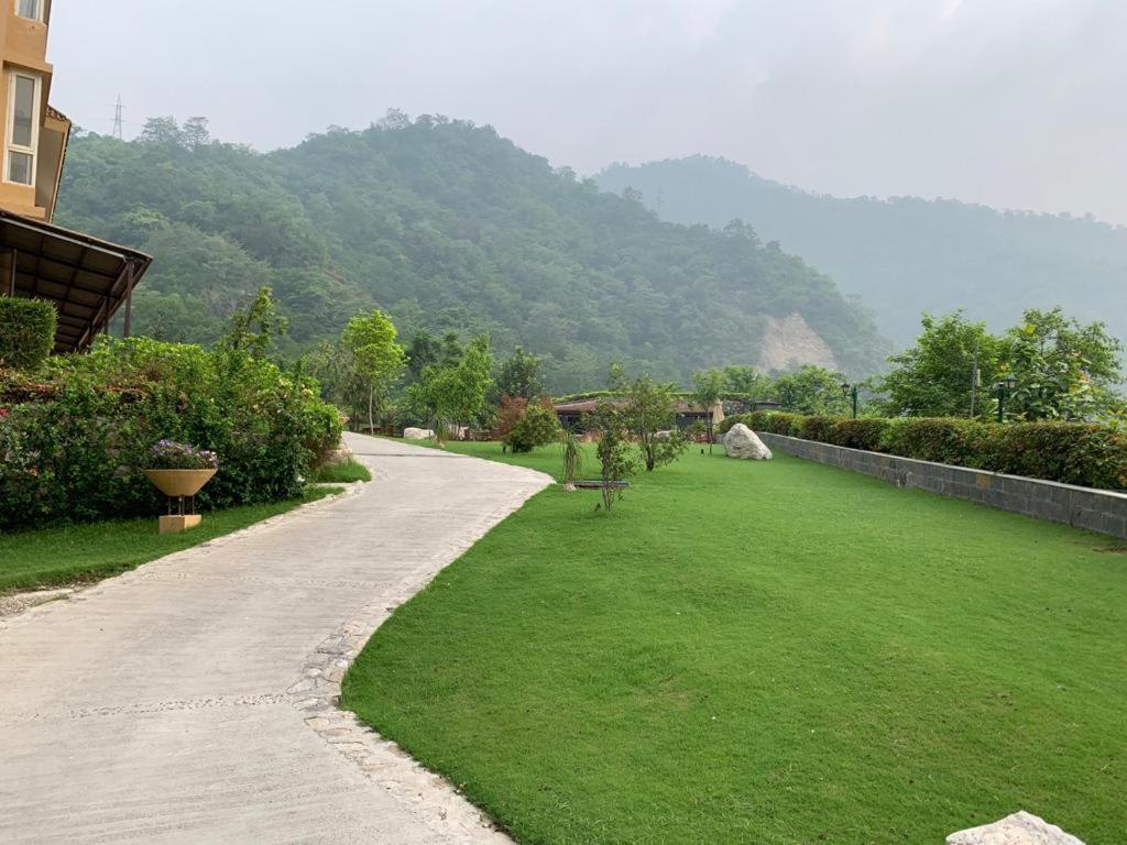 Aloha Serenity Apartments Rishikesh Bagian luar foto